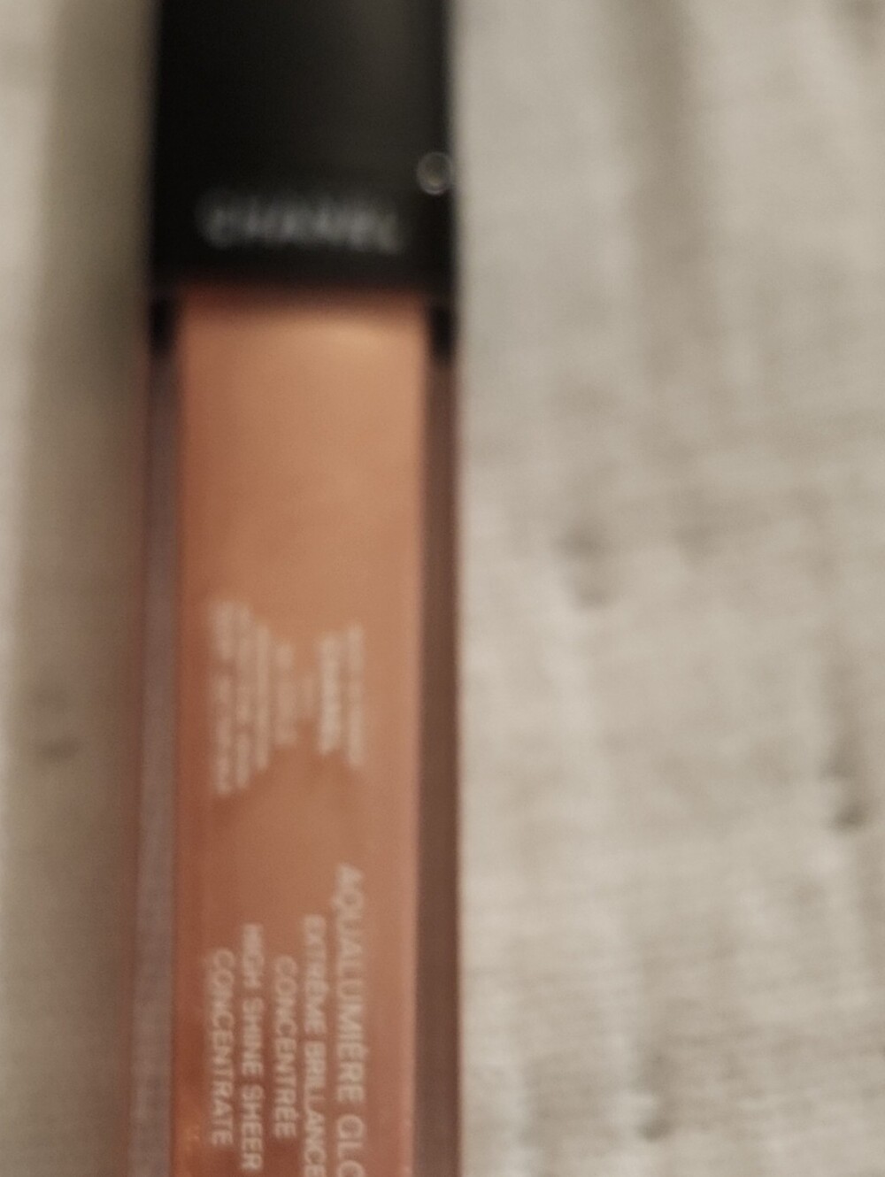 CHANEL Rouge Coco Gloss in Peachy Nude